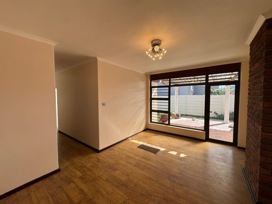 To Let 6 Bedroom Property for Rent in Table View Western Cape